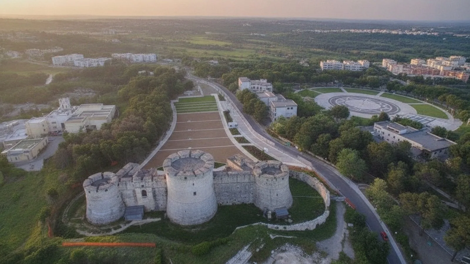 Il Castello Tramontano di Matera visto dall'alto, con il maschio centrale e le torri
